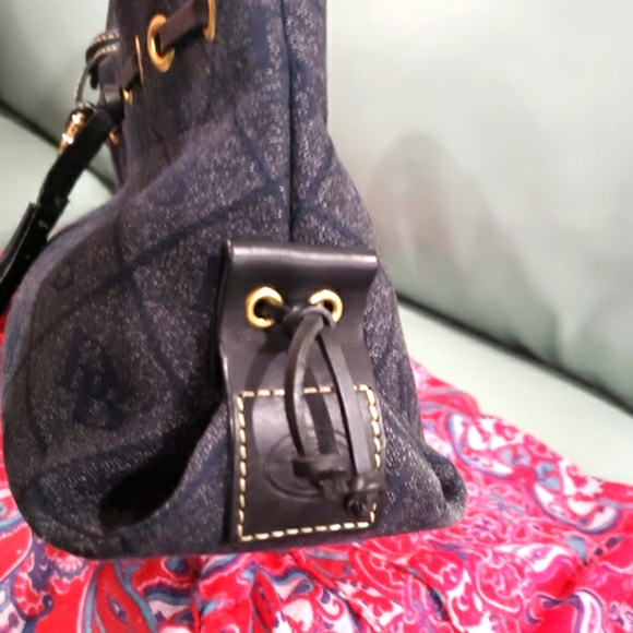 EUC DOONEY BOURKE SIGNATURE JACQUARD SATCHEL. - Picture 3 of 16